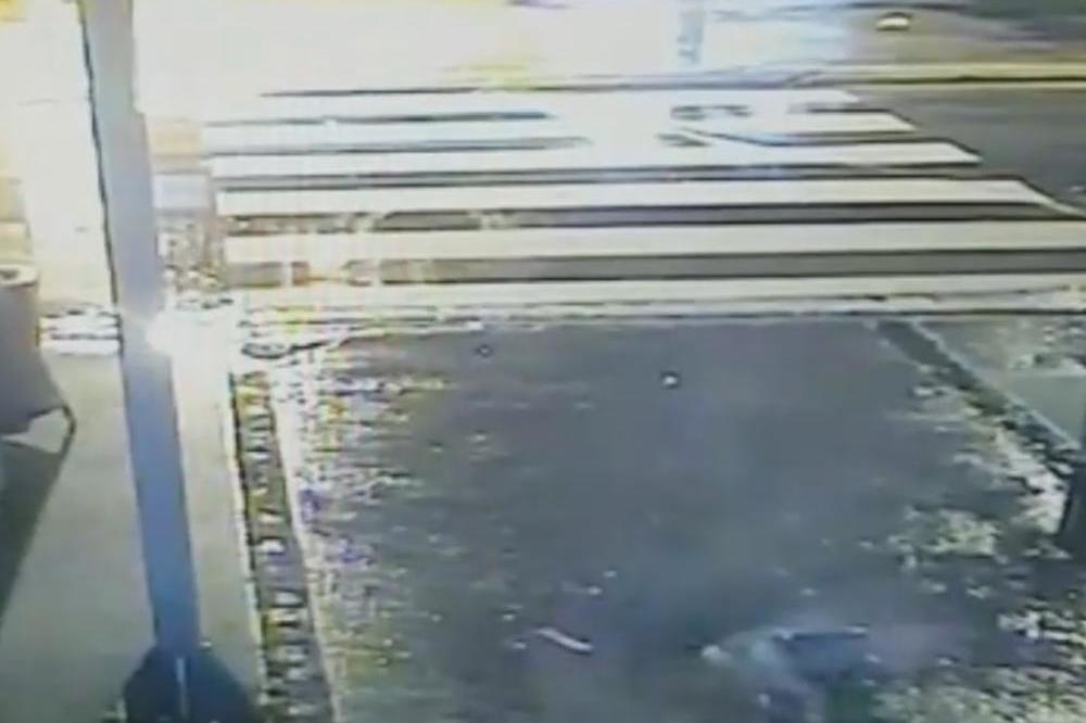 SNIMAK BOMBAŠKOG NAPADA U CENTRU NIKŠIĆA! Pogledajte pokušaj ATENTATA na saradnika škaljarskog klana!