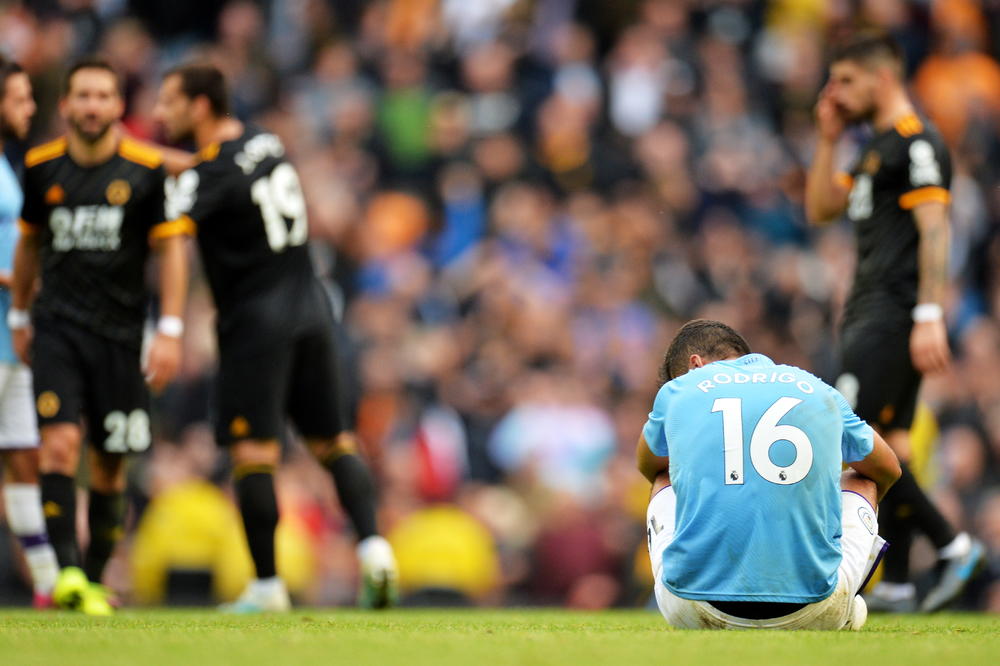 I U PREMIJER LIGI PARANOJA OD KORONAVIRUSA: Zabranili su ono što sav normalan svet radi svakodnevno!