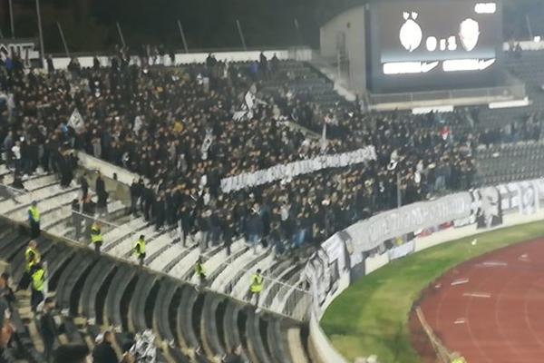 POSLEDNJI POZDRAV: I Grobari sa Juga se oprostili od ubijenog vođe Alkatraza transparentom!