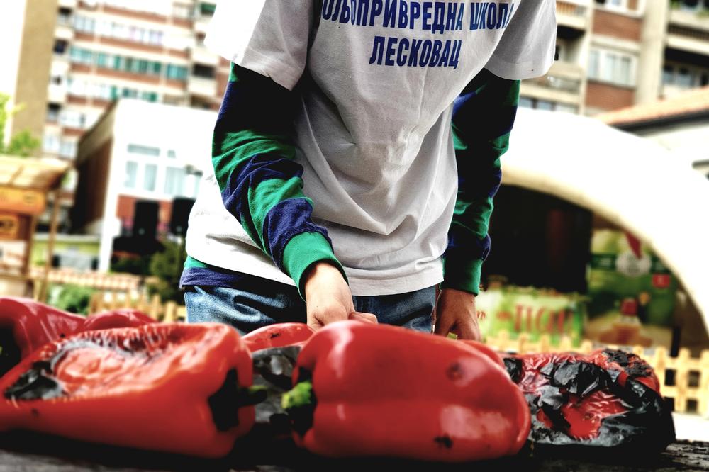 LESKOVČANI IZAŠLI NA TEGLU: Južnjaci kriju tajni recept za savršen ajvar