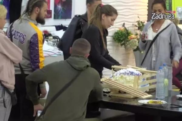 KAKVI SU OVDE BOLESNICI? Dejanu i Dalili POTPUNO UNIŠTENA vredna stvar! Sumnja se da je BOJANIĆ NAMERNO ovo uradio