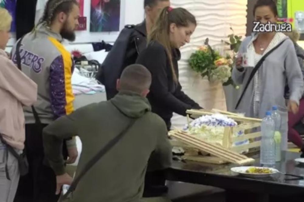 KAKVI SU OVDE BOLESNICI? Dejanu i Dalili POTPUNO UNIŠTENA vredna stvar! Sumnja se da je BOJANIĆ NAMERNO ovo uradio