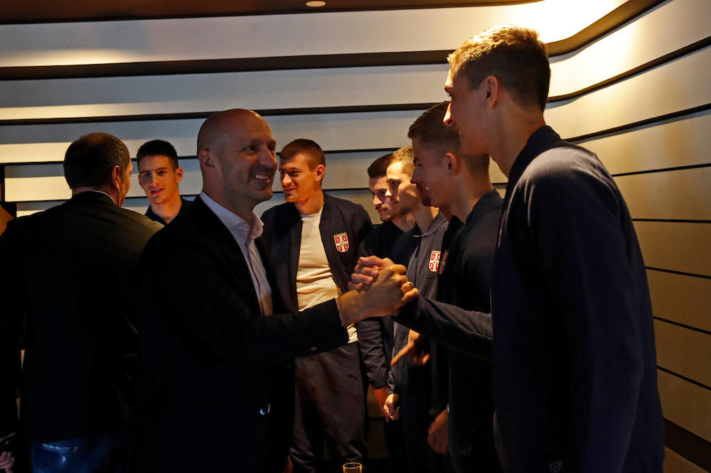 SRBIJA OSTAJE BEZ SELEKTORA? Sprema se nova ''garnitura'' u savezu!