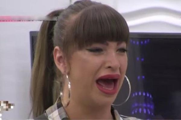 NA SAHRANI LJUDI TAKO NE PLAČU: Miljana pretila da će da se UBIJE! Ovako izgleda kad Kulićeva PIJE PRED MAJKOM!