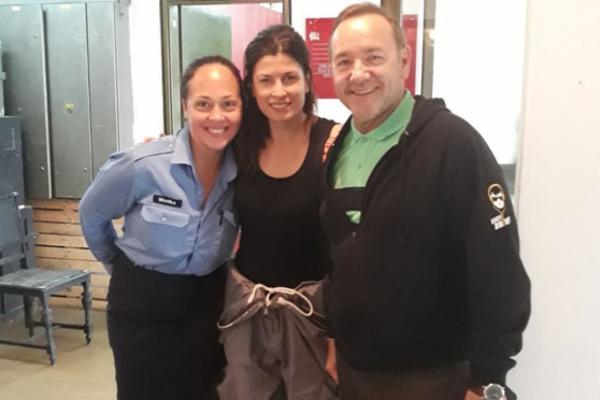 KEVIN SPEJSI U NARODNOM POZORIŠTU: Slikao se sa našim glumicama i odgledao probu predstave Kokana Mladenovića