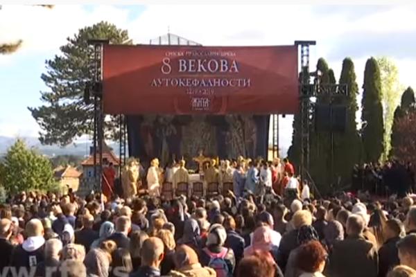 U PEĆI OBELEŽENO 800 GODINA AUTOKEFALNOSTI SPC: Posle liturgije na KOSOVU, danas svečanost i u BEOGRADU!