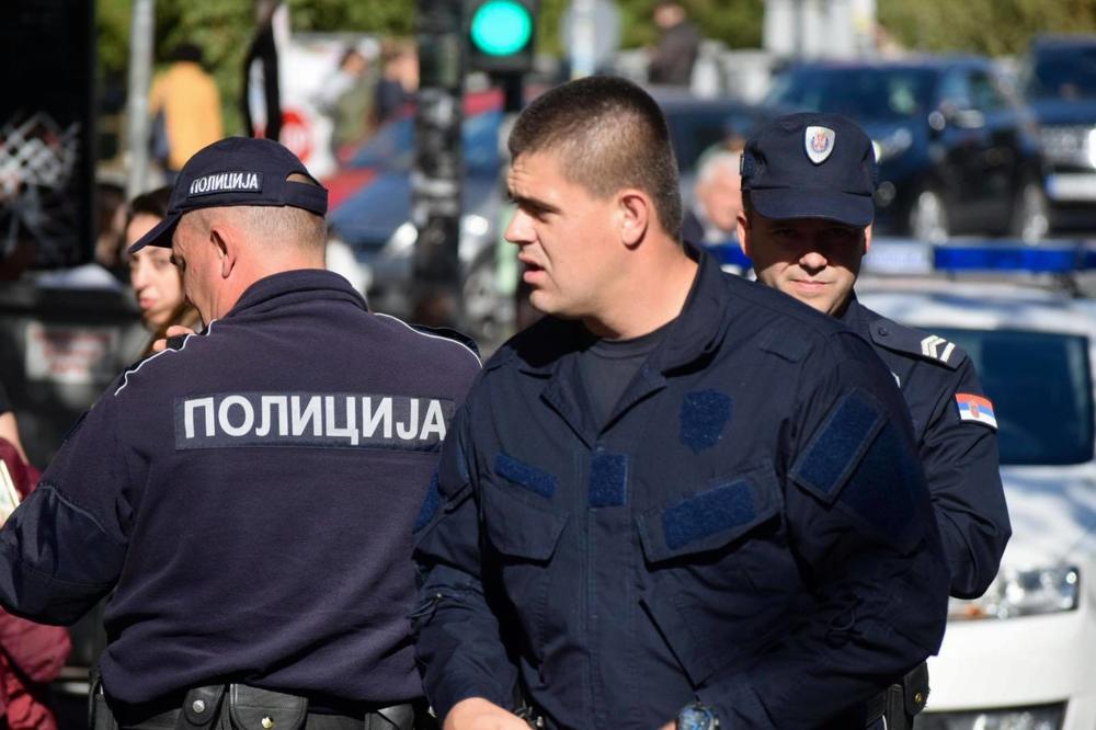 VOZAČ NALETEO NA DEKU (70) I UBIO GA NA MESTU! Pobegao sa lica mesta, POLICIJA U SRBIJI SE DIGLA NA NOGE!