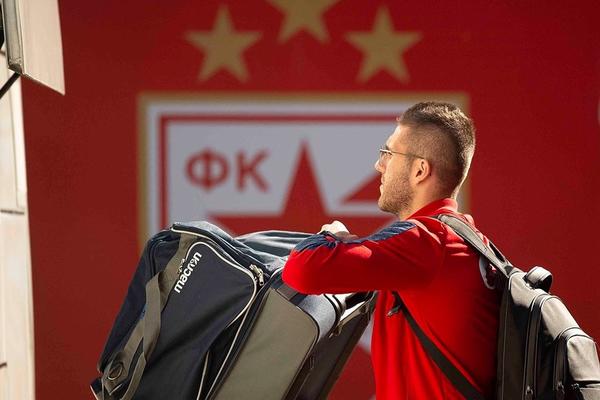 NEMA TOG ZAKONA... Fudbaleri Zvezde, uprkos pritiscima, krenuli put Kosova!