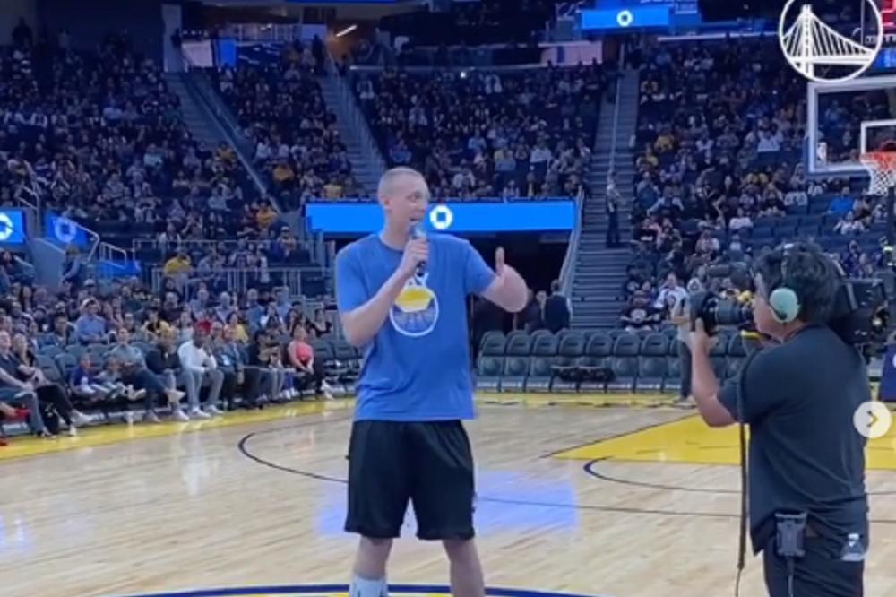 SMAILAGIĆ PEVAO 'ČKE BEOGRADSKE' PRED PUNOM HALOM: Stef Kari vrištao od smeha!