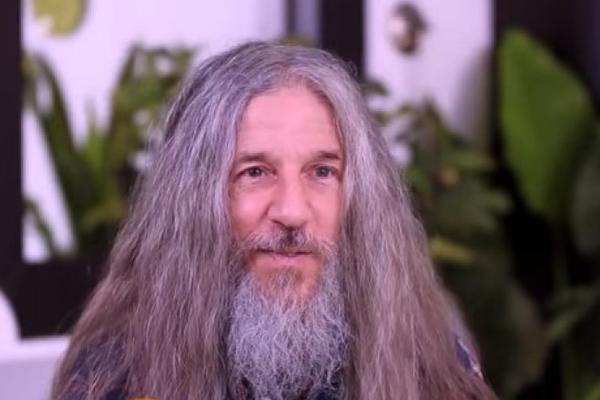 NAZIVALI SU GA ODVRATNIM STARCEM: Onda je POTPUNO promenio svoj izgled, kada se ponovo pojavio SVI su zažalili!