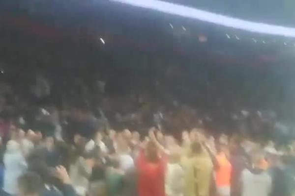GROBARI KRENULI 'ONO SVOJE', A STRANCI ODUŠEVILI SVE: Ekstaza Partizanovaca u Areni posle pobede nad Turcima!