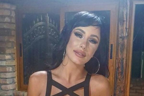 ALEKS NAPUSTILA SRBIJU, PA PRAVI ZAZUBICE ANI I DAVIDU: Neće im biti dobro kad vide u kakvom luksuzu UŽIVA (FOTO)