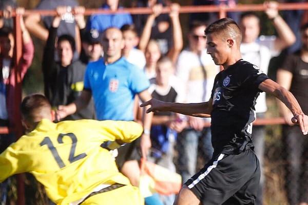 KAO DETE JE JURIO DA SE SLIKA SA ASOVIMA PARTIZANA, A SADA IGRA SA NJIMA: Dete crno-belih ispunilo dečački san!