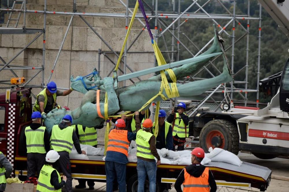 POBEDNIK JE SKINUT! Građani će na ovoj lokaciji moći da ga vide izbliza (FOTO)(VIDEO)