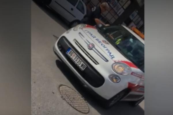 KOMUNALNA MILICIJA UVRĆE RUKE ZA SVE PARE! Dragana skupo koštalo parkiranje, ali se na kraju loše završilo po njih