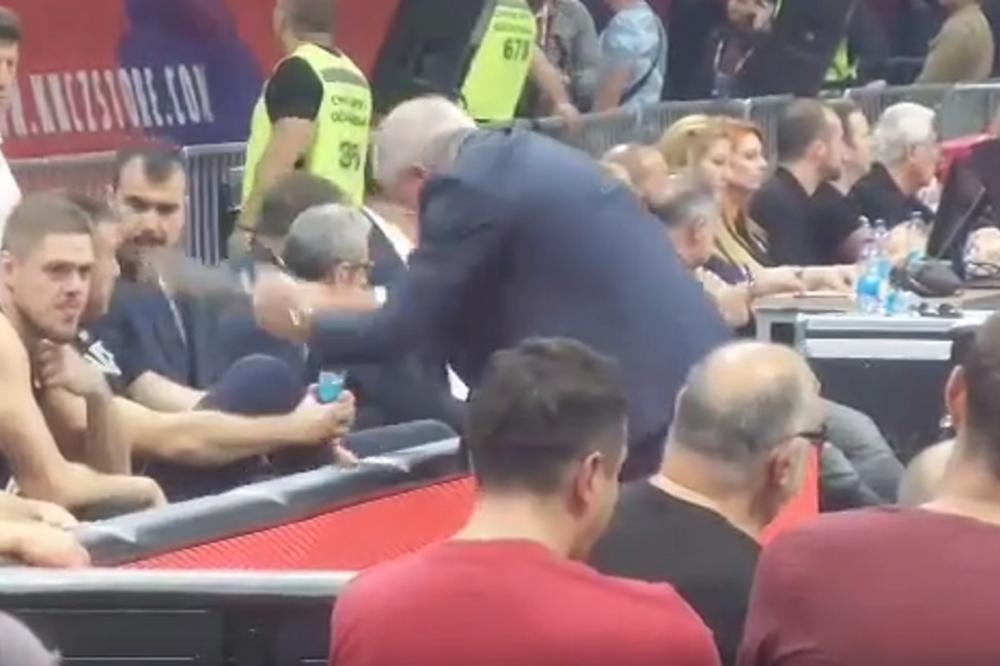 OBRADOVIĆ IZGUBIO KONTROLU: Trener Fenera divljao i lomio tokom meča sa Zvezdom!
