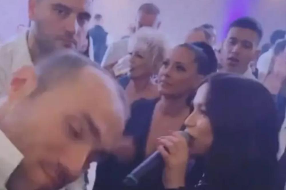 LETE PARE NA SVE STRANE! Koliko su PARA zaradile PEVAČICE kod PERUĆICE na svadbi? Pogledajte kako JE IZGLEDAO sve!