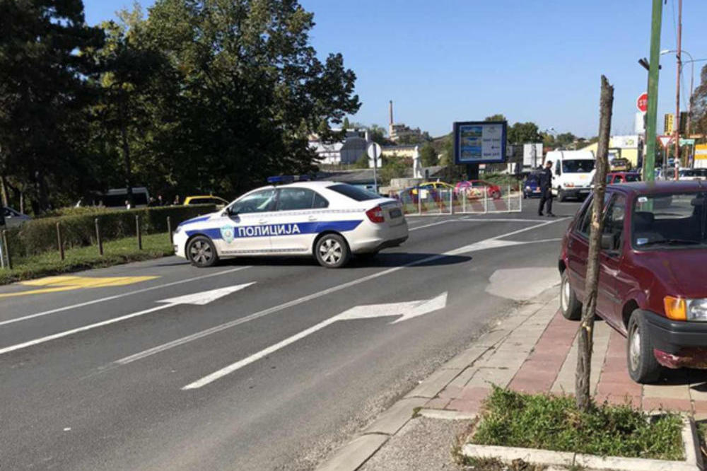 MUŠKARAC U NOVOM SADU 2 PUTA POKUŠAO DA SE BACI POD AUTOBUS: Na kraju je povređena NEDUŽNA OSOBA