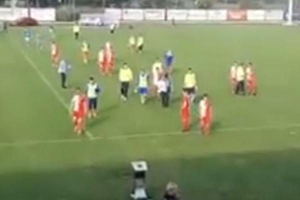SKANDAL U ITALIJI! ALBANCI PROVOCIRALI LALATOVIĆA: Srbi utrčali na teren, Baloteli odbio da igra - meč prekinut!
