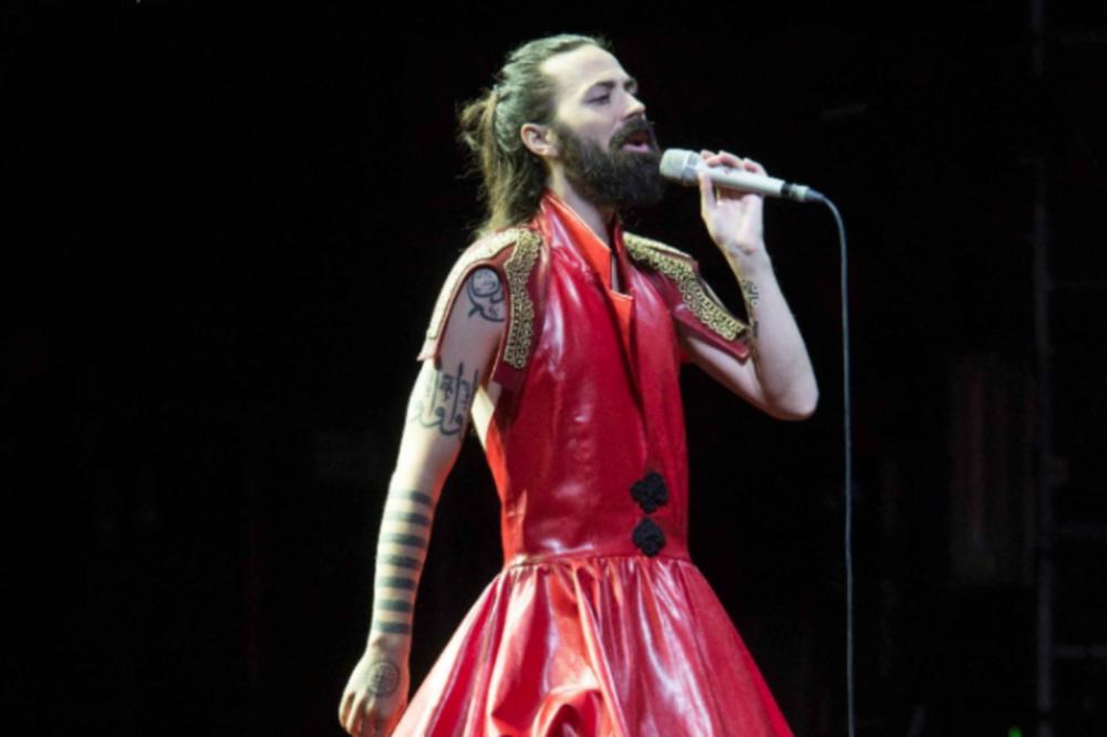 SVI GA ZNAMO PO DUGAČKOJ KOSI I BRADI KOJU NE SKIDA: Međutim, isplivao je snimak Boža Vreća bez dlake na licu