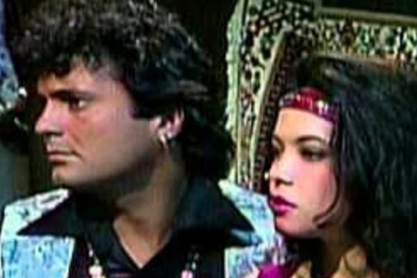 ŽENE SU REZALE VENE NA NJEGA, ZALUDEO JE CEDLU POPULACIJU U "KASANDRI": Danas je čuveni Randu NEPREPOZNATLJIV!