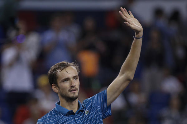 TRENUTNO JE NAJBOLJI: Medvedev zgromio Zvereva za trofej na Mastersu u Šangaju!