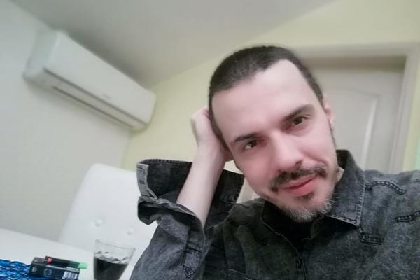 ŠOK VEST: UHAPŠEN PEVAČ BOJAN TOMOVIĆ