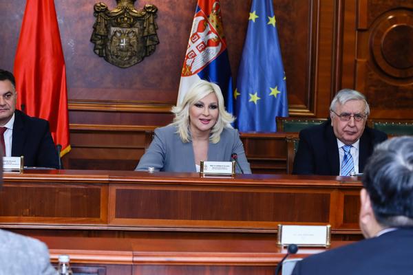 GOSPODO, REGISTRUJTE SE ILI BUDITE UGAŠENI! Mihajlović: CarGo kao divlji taksisti, NEMA BLOKADA AUTO-PUTA