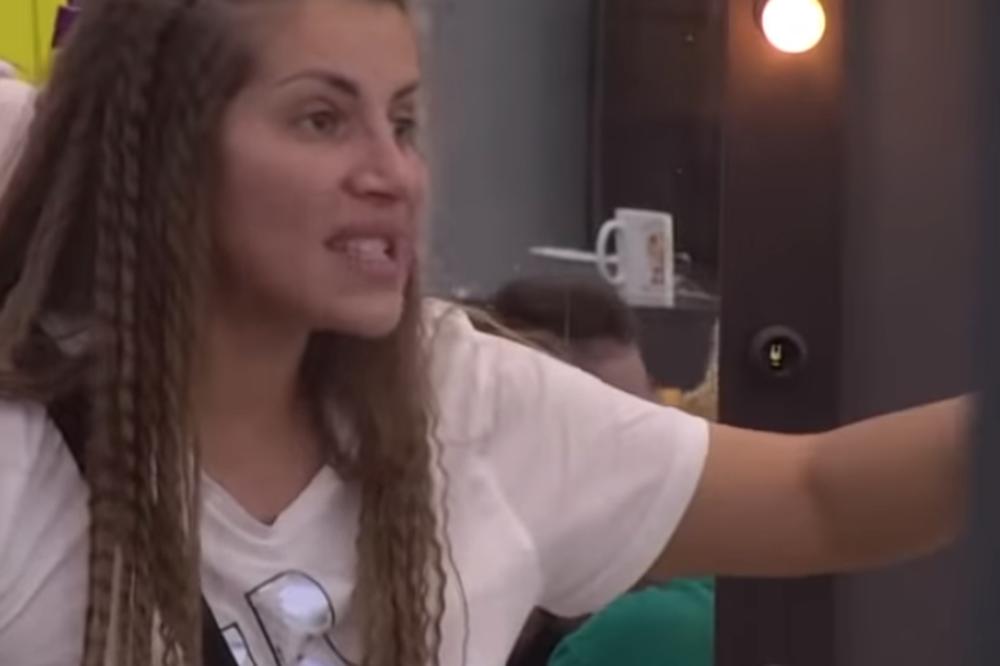 DALILI ISPAO ZUB USRED URLANJA I SVAĐE! Cela kuća GRMELA od smeha, popadali su svi (ŠOK VIDEO)