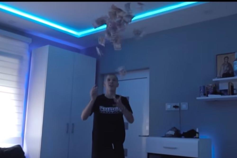 RAZBACUJE SE NOVCEM, BACA NOVI MODEL AJFONA I REPUJE: Novi spot srpskog jutjubera Janka iznervirao je mnoge (VIDEO)