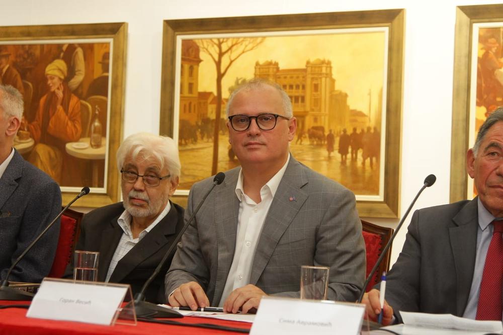 SKANDAL POSLE ZAVRŠETKA PROMOCIJE KNJIGE O BEOGRADU: Uz salve uvreda pojurili da biju Vesića!