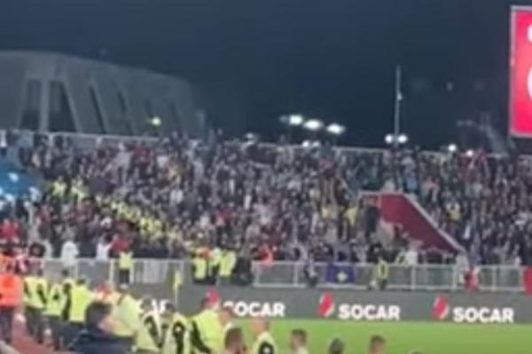 ALBANCI VIKALI UČK, UČK - CRNOGORCI REAGOVALI BATINAMA: Sukob navijača na utakmici Kosova i Đetića!