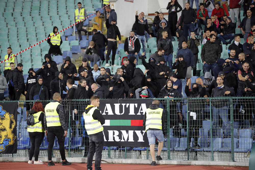 SKANDAL U BUGARSKOJ! Rasizam na utakmici sa Engleskom! Sterling: Žao mi je što ih predstavljaju takvi idioti!