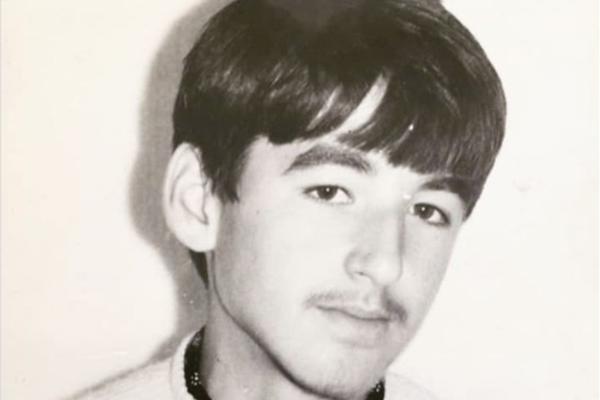 KOPIJA BRUS LIJA: Danas je OZBILJNA FACA na domaćoj sceni, a NEMA ŠANSE da pogodite ko je DEČAK SA SLIKE!