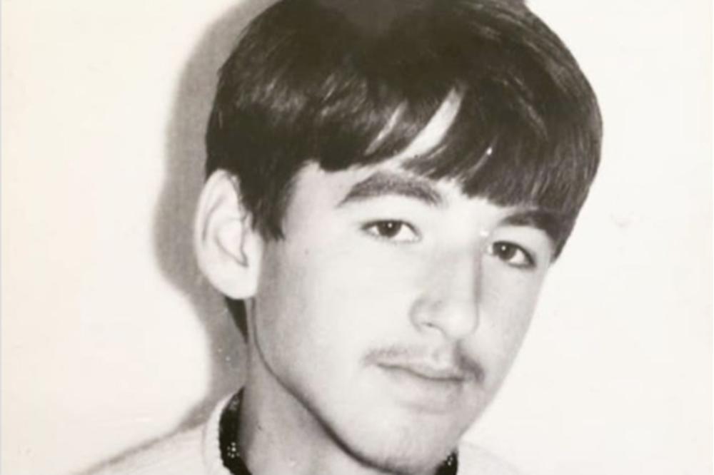 KOPIJA BRUS LIJA: Danas je OZBILJNA FACA na domaćoj sceni, a NEMA ŠANSE da pogodite ko je DEČAK SA SLIKE!