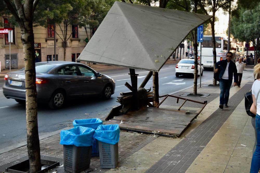 STRAVIČNE SCENE NAKON ZAKUCAVANJA U BAŠTU U CENTRU BEOGRADA! Vozač pobegao sa LICA MESTA?!