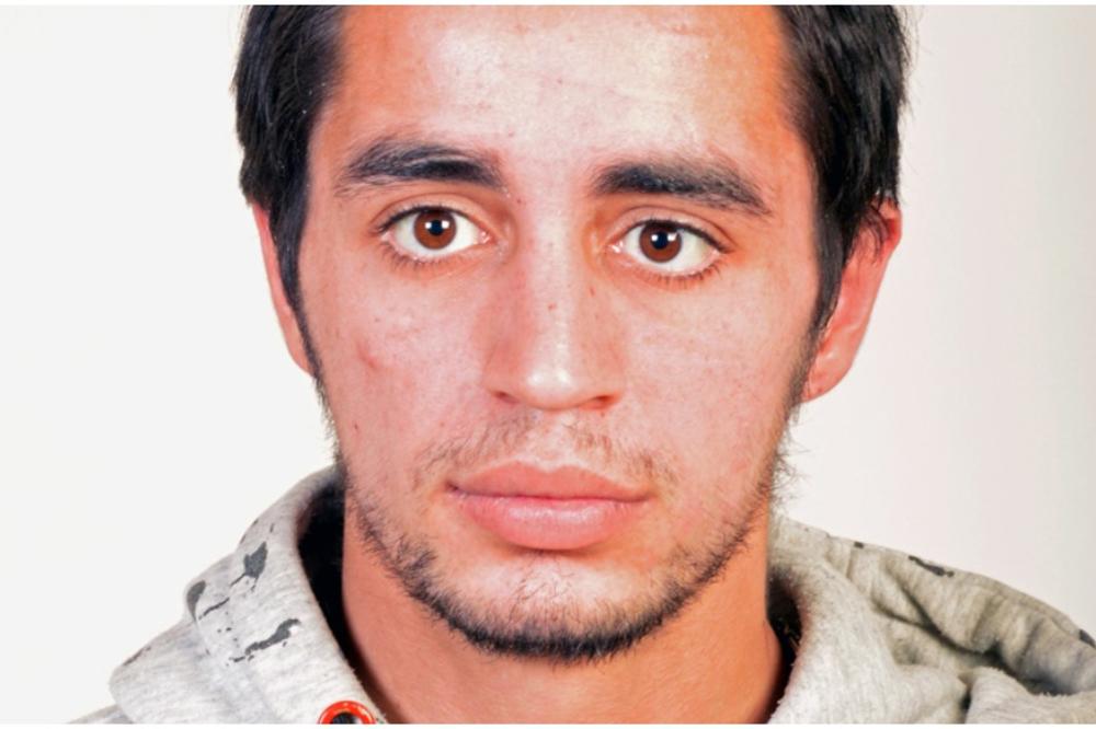 BEOGRAĐANI, DOBRO POGLEDAJTE LICE OVOG ČOVEKA: Ako ga prepoznajete, POZOVITE JEDAN OD OVA DVA BROJA!