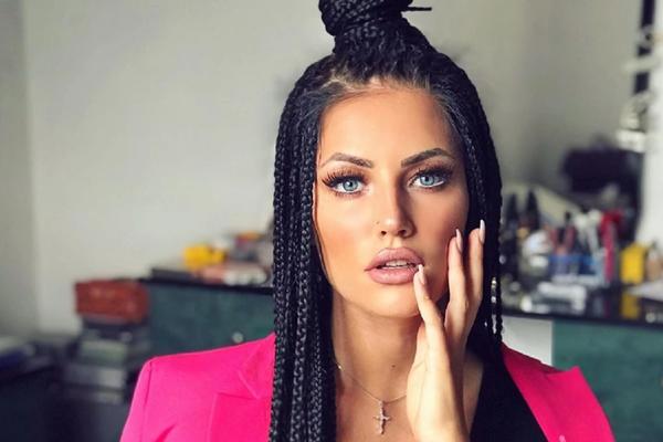 NAJLEPŠA ZVEZDA GRANDA POKAZALA NA KOGA JE LEPA! Čestitala majci 50 ROĐENDAN, komentari samo STIŽU