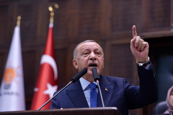 LIRA PREKINULA PETODNEVNI RAST, OPET PADA! Turci ne veruju u monetarnu politiku