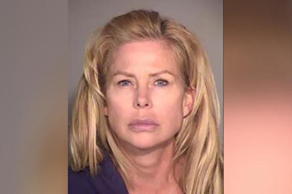 MAJKA (47) SPAVALA SA ŠKOLSKIM DRUGARIMA SVOG SINA (14): U svojoj kući preko puta ŠKOLE pravila LUDE ŽURKE