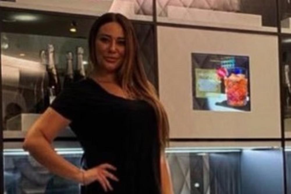 ANA NIKOLIĆ PRODAJE KUTIJU TABLETA PO 21.000 DINARA: Obećava ljudima da će za mesec dana SMRŠATI 10 KG!