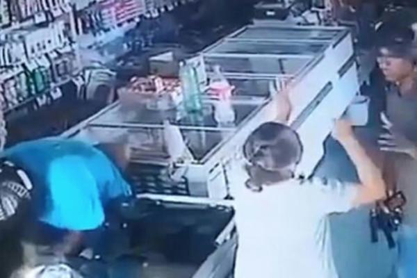 LOPOV DOBROG SRCA: Upao NAORUŽAN u apoteku, ovaj njegov potez niko nije očekivao (VIDEO)