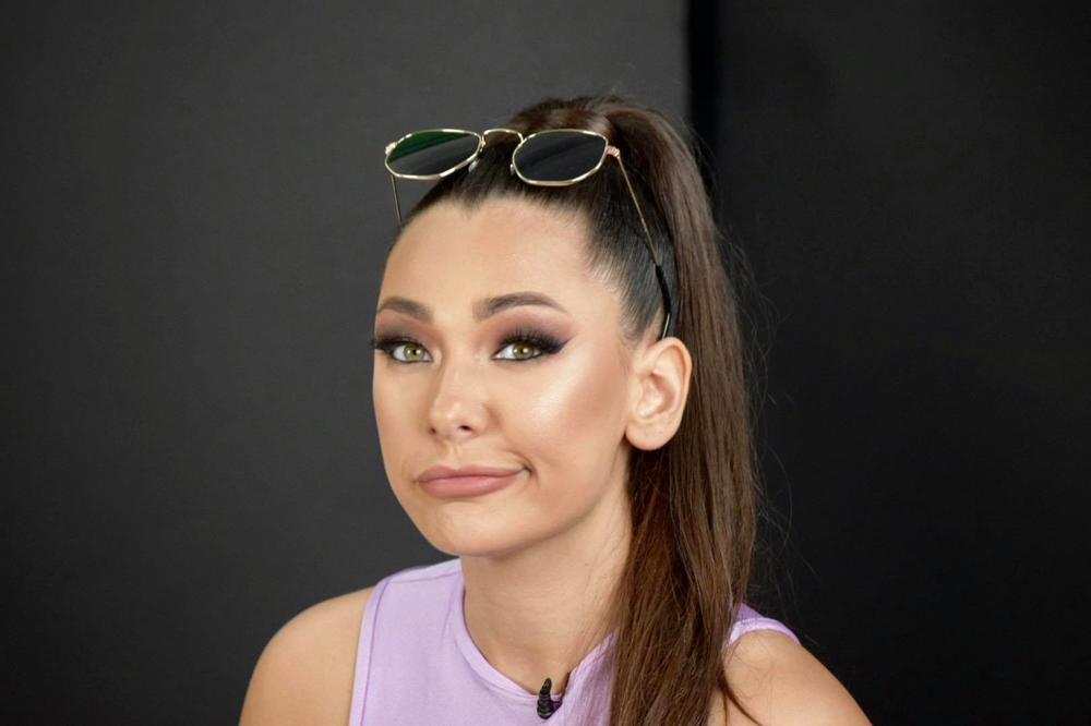 SVI OSTANU ZABEZEKNUTI KAD VIDE KO JE MAJKA SANJE VUČIĆ: Sigurno niste znali da je OVA PEVAČICA nju RODILA