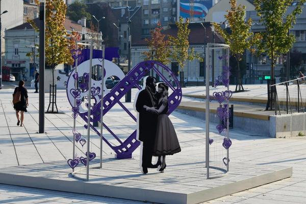 MILENA I DRAGAN SU SADA U VEČNOM ZAGRLJAJU! Beograd je dobio zvezdanu stazu i Trg ljubavi na Slaviji! (FOTO)