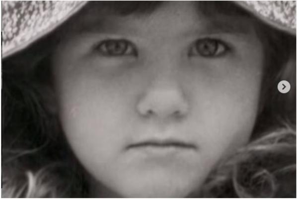 NAJLEPŠA GLUMICA OBJAVILA FOTKU IZ DETINJSTVA: Nekad je bila preslatka devojčica, a danas BOMBA u petoj deceniji!