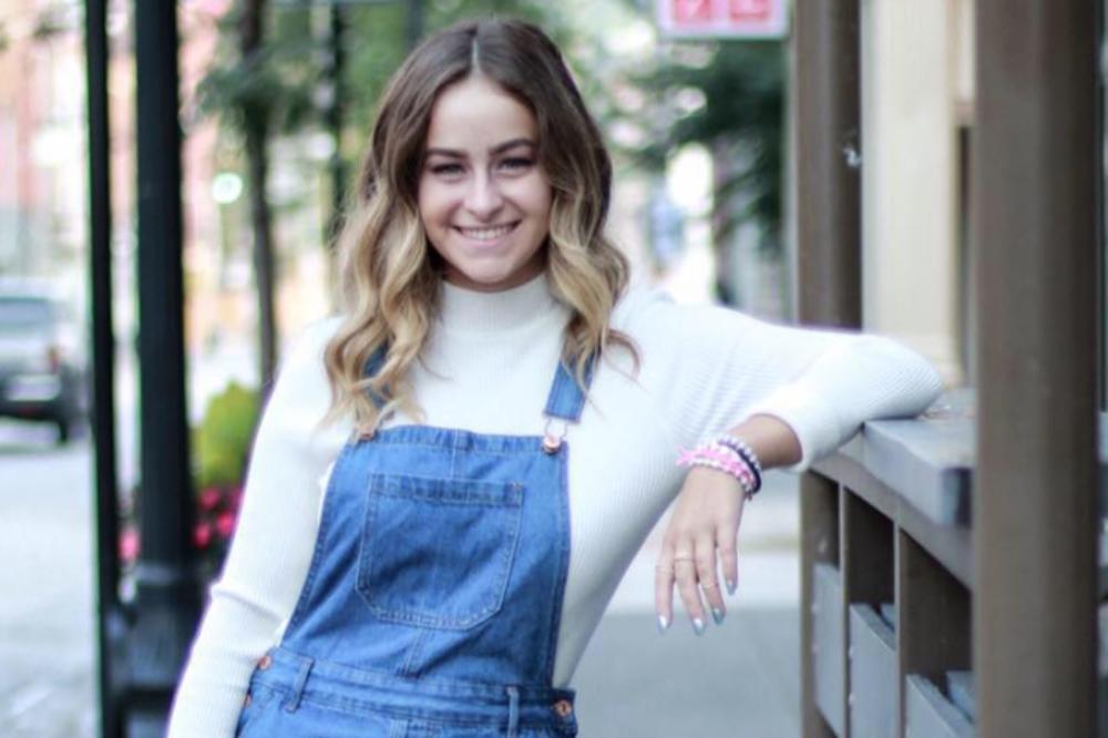 LEPA STUDENTKINJA JE POSLALA profesoru referat, ali je nešto ZABORAVILA da obriše! KAKAV BLAM! (FOTO)