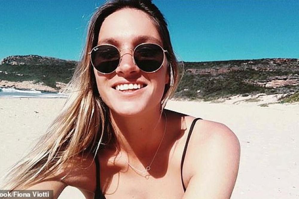 MANEKENKA POSTALA PROFESORKA, ALI JE BRZO DOBILA OTKAZ: Među učenicima počeli da kruže SRAMNI SNIMCI!