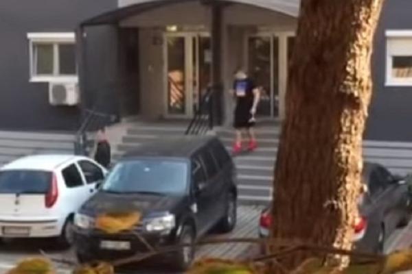 PAPARACO! SADA JE SVE POTVRĐENO! Sloba uhvaćen kako izlazi iz ANABELINE ZGRADE (VIDEO)
