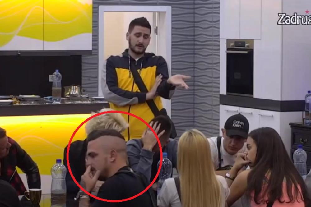 DA LI JE OVAJ DEČKO NORMALAN? Mislio da ga ne gledaju MILIONI, pa u LAJVU radio NAJGADNIJU STVAR (FOTO) (VIDEO)