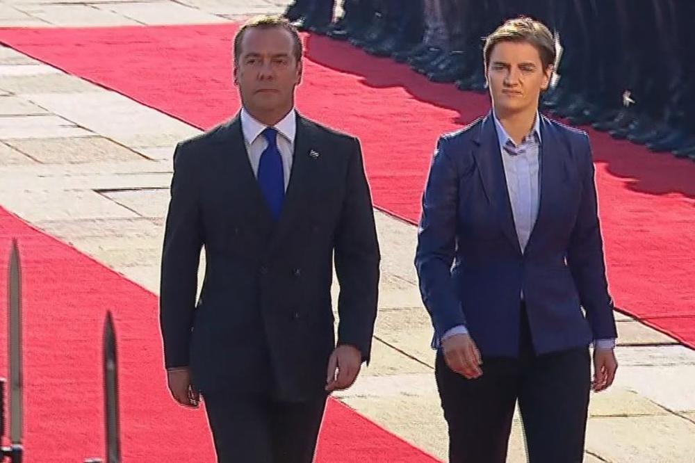 NAKON DOČEKA MEDVEDEVA NA AERODOROMU: Poseta se nastavlja u Palati Srbija